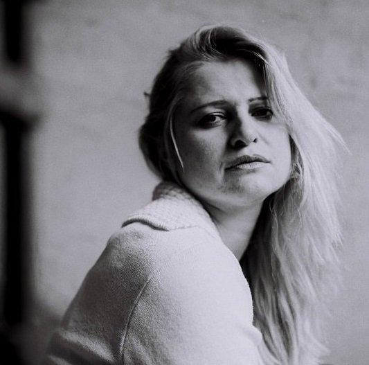 Portret: Mojca Kumerdej