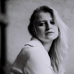 Portret: Mojca Kumerdej
