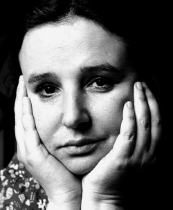 Portret: Nina Kokelj