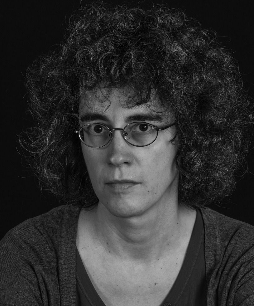 Portret: Edina Szvoren