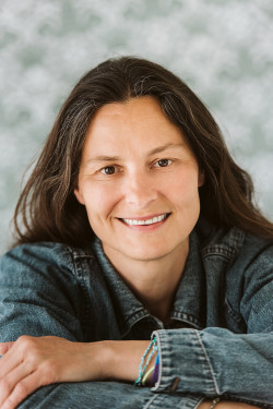 Portret: Simona Semenič