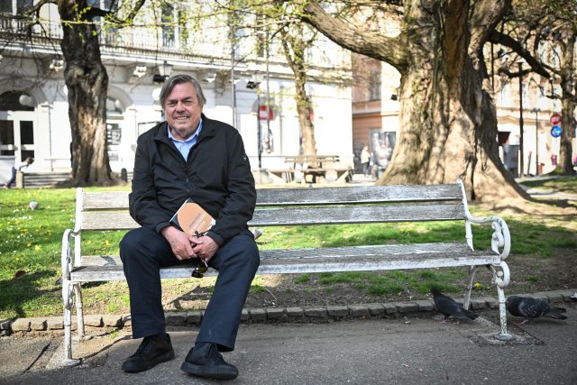Naslovnica: Drago Jančar v Ljubljani: Pogovor ob izdaji romana Ob nastanku sveta