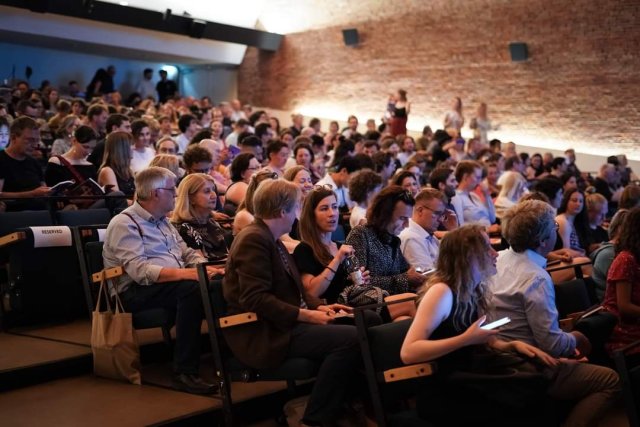 Naslovnica: Versopolis na Berlinskem festivalu poezije